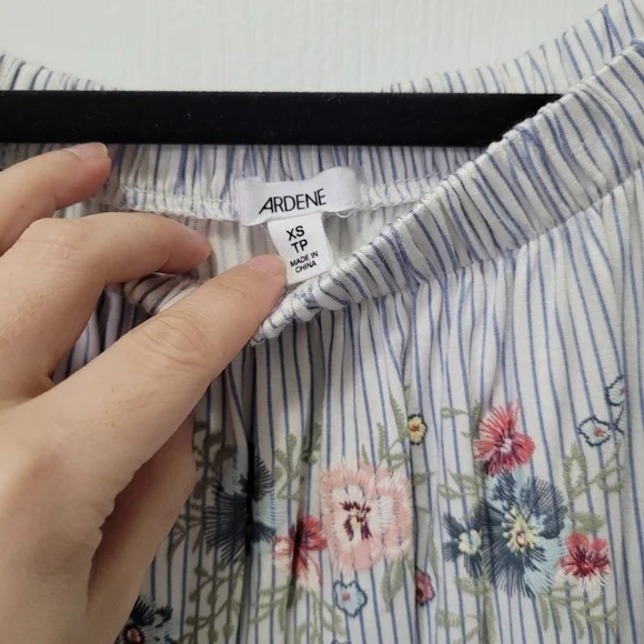 Embroidered off the shoulder blouse xs NEW with tags - Picture 9 of 10